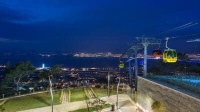 İzmir Büyükşehir Belediyesi’nin Avrupa Birliği standartlarında hizmet veren Balçova’daki Teleferik