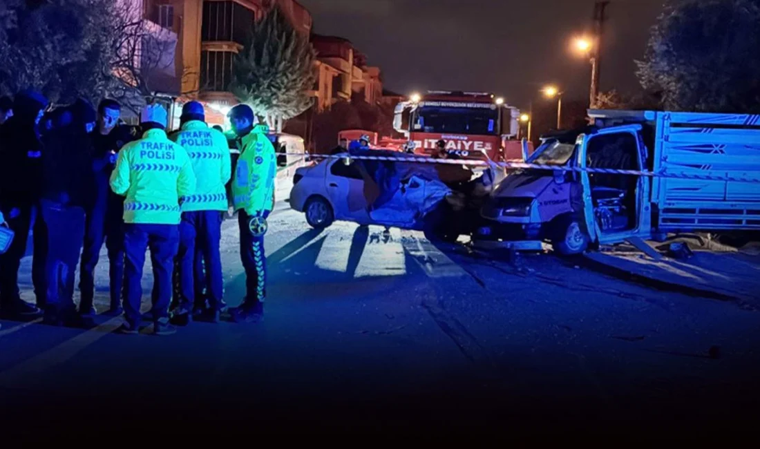 Denizli’nin Pamukkale ilçesinde kamyonet ile otomobilin çarpıştığı kazada 17 yaşındaki