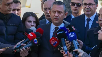 CHP Genel Başkanı Özgür Özel, İzmir’de gazetecilerin sorularını yanıtladı. Özel,