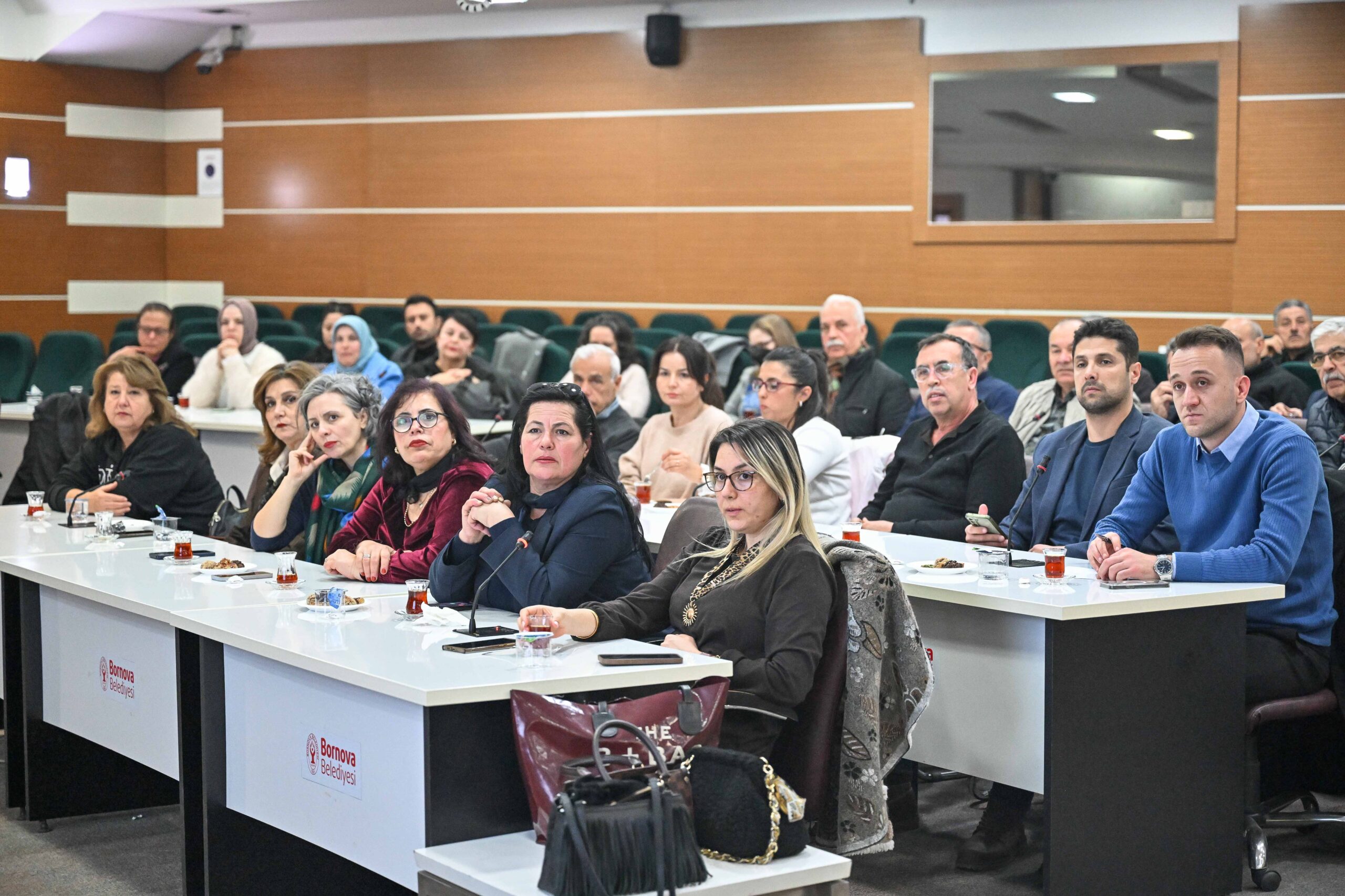 Bornova Belediyesi, ilçedeki muhtarlar ve azalarla “Bornova ve Afetlere Karşı