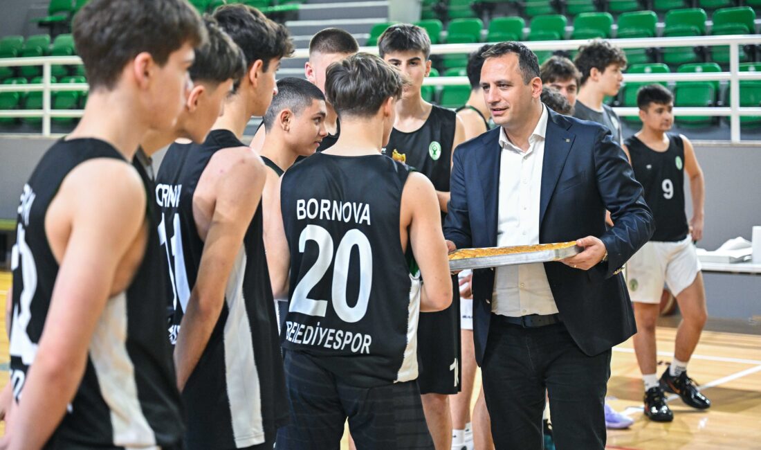Bornova Belediyespor’un İzmir 4’üncüsü olan U16 ve U18 basketbol takımları,