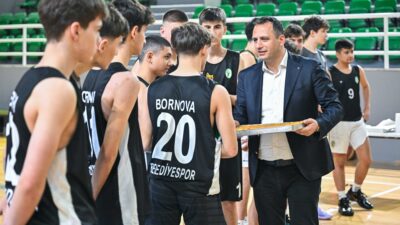 Bornova Belediyespor’un İzmir 4’üncüsü olan U16 ve U18 basketbol takımları,