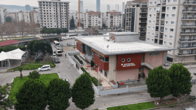 Bayraklı Belediyesi, yıl boyunca düzenlediği meslek edindirme ve hobi kurslarına