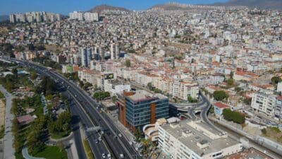 Bayraklı’da göreve geldiği günden bu yana kentsel dönüşüm çalışmalarını aralıksız