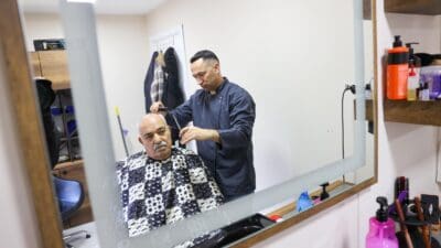 Buca Belediyesi, 60 yaş üstü vatandaşların keyifle vakit geçirecekleri Çınarlar