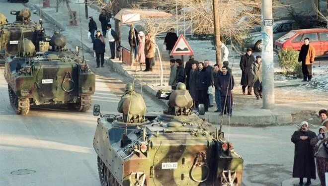 Bugün, Türkiye siyasi tarihine "postmodern darbe" olarak geçen 28 Şubat