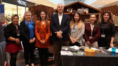Gaziemir Belediyesi, Cumhuriyet Semtevleri’nde düzenlediği kurslara katılan kadınların el emeği