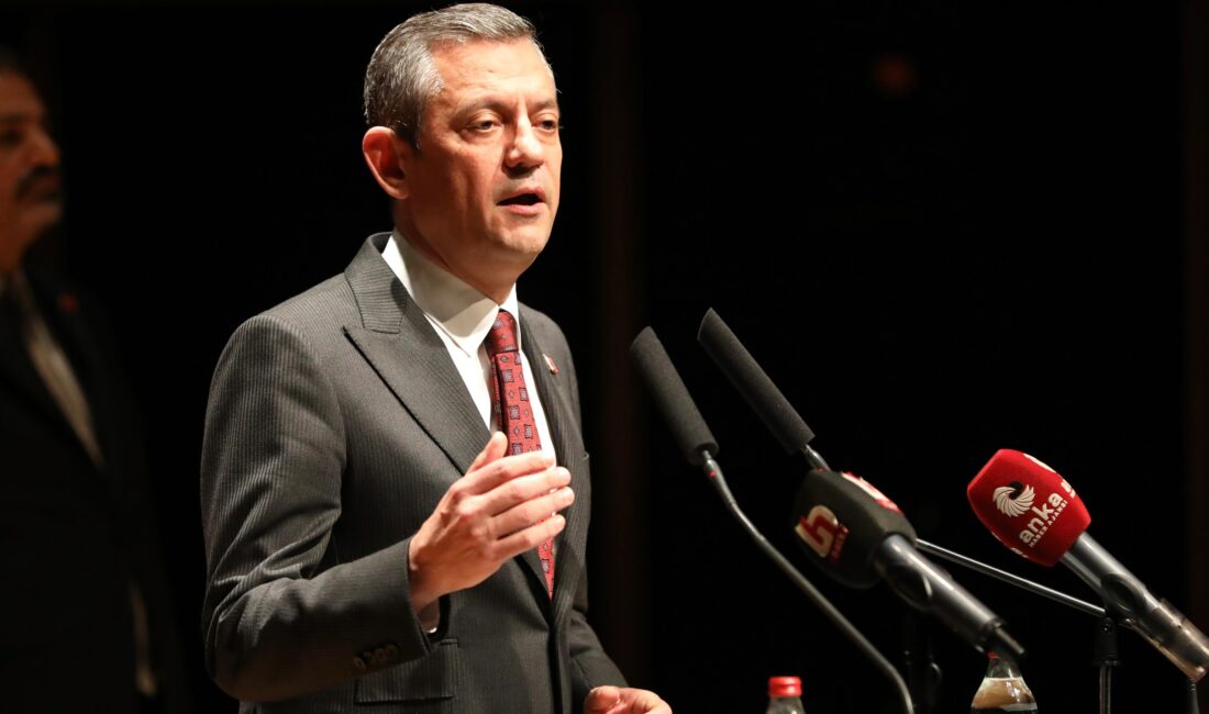 Özgür Özel açıkladı: “Engelli Bakanlığı ve kontenjan geliyor” Özgür Özel, partisinin İzmir’de düzenlediği Engellilik Çalıştayı’na katılarak engelli bireylerin