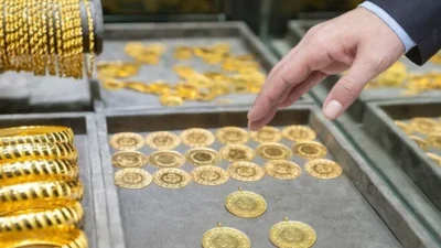 Dolardaki değer kaybının etkisiyle altın fiyatlarında yükseliş devam ediyor. 