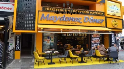 İzmir merkezli gerçekleşen operasyonla, "FETÖ'ye finansman sağladığı" iddiasıyla Maydonoz Döner'e