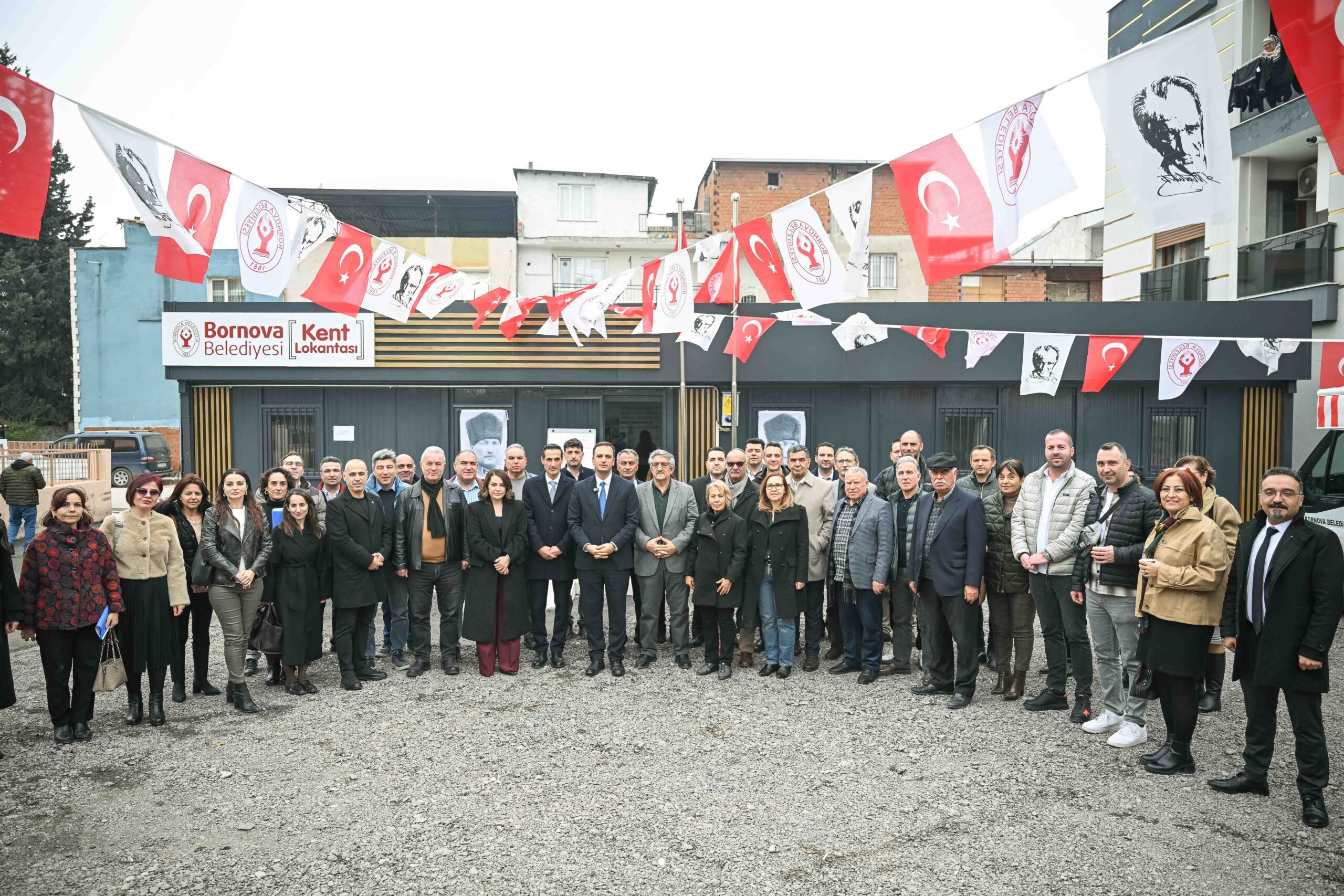 Bornova Belediyesi, sosyal belediyecilik anlayışıyla hayata geçirdiği Kent Lokantaları’na bir