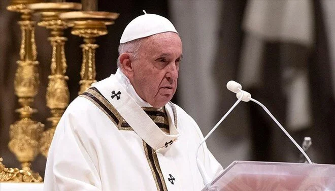Katolik dünyasının ruhani lideri Papa Francis’in sağlık durumunun kritik olduğu