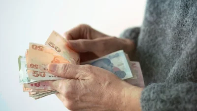 Milyonlarca emekli, bayram ikramiyelerinin miktarı ve ödeme takvimi konusunda gelecek