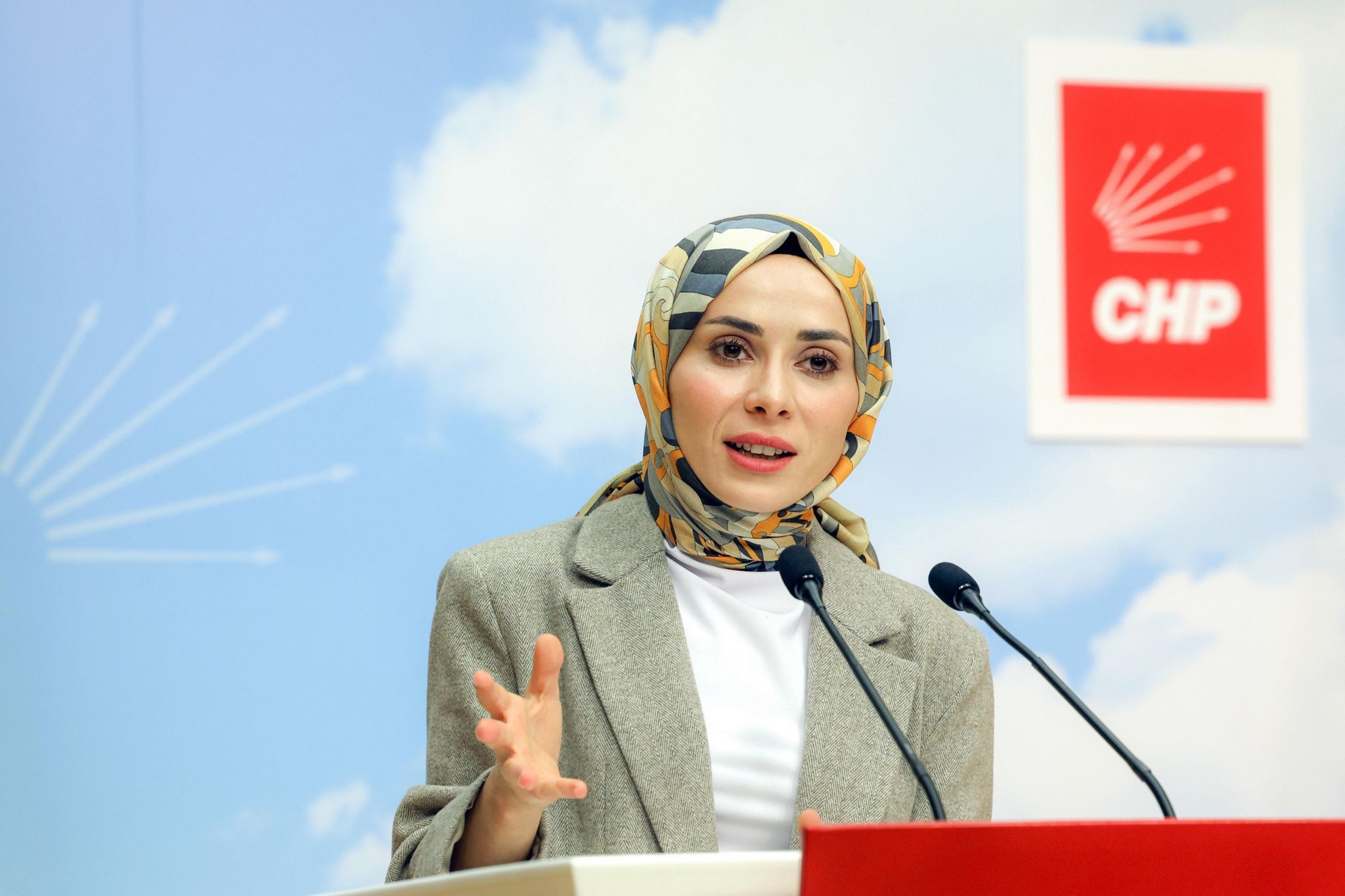 Gençlerin sorunlarına dikkat çekmek ve çözüm yolları üretmek amacıyla Gençlik