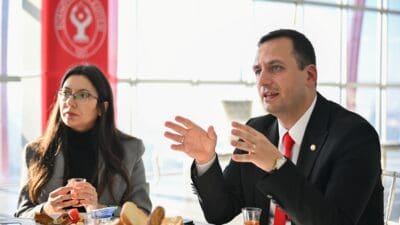 Bornova Belediye Başkanı Ömer Eşki, ilçedeki Alevi derneklerinin temsilcileriyle bir