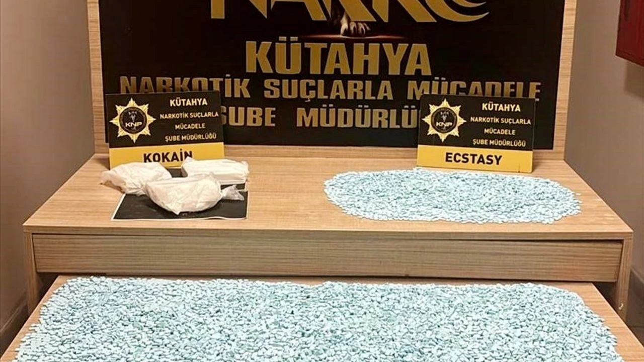Kütahya’da polis ekipleri tarafından durdurulan bir kamyonda yapılan aramada 20