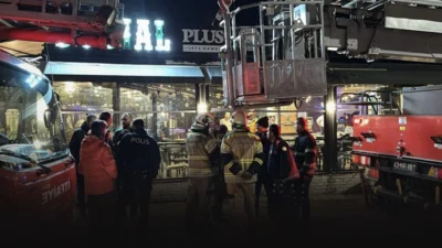 Kütahya’nın Yıldırım Beyazıt Mahallesi'nde bulunan 7 katlı bir iş merkezinin