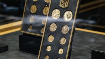 ltın fiyatları, küresel ticaretteki belirsizliklerin etkisiyle yükselişini sürdürüyor. Ons altın,