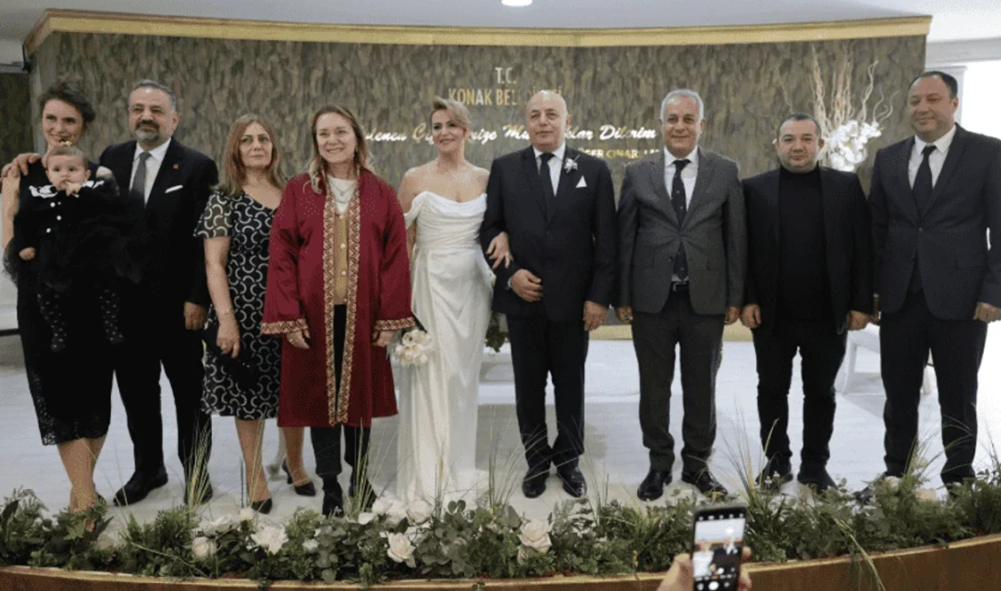 CHP İzmir İl Başkanı, ağabeyi Birol Aslanoğlu’nun nikah törenine ailesiyle