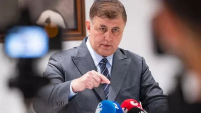 CHP İzmir’de ‘şaibe’ tartışmaları sürerken, Büyükşehir Belediye Başkanı Cemil Tugay