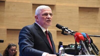 İYİ Parti Genel Başkanı Müsavat Dervişoğlu, İzmir’de partisinin Genişletilmiş İl