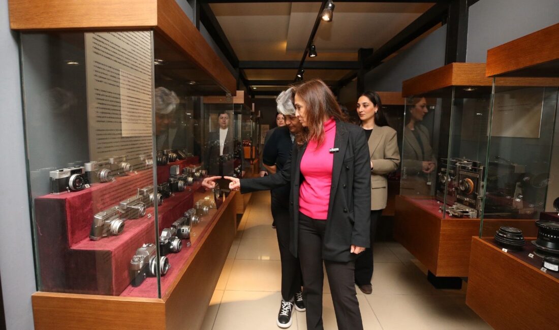 Karşıyakalı vatandaşların kültür ve sanatla bağını güçlendirmek için çalışmalarını sürdüren