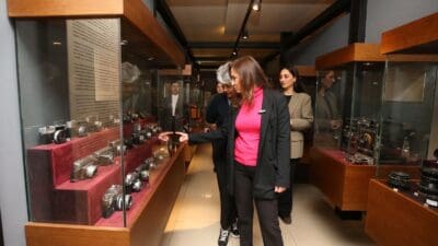 Karşıyakalı vatandaşların kültür ve sanatla bağını güçlendirmek için çalışmalarını sürdüren