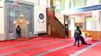 Çiğli Belediyesi, yaklaşan Ramazan ayı öncesinde ilçe genelindeki cami ve
