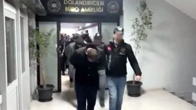 İzmir merkezli olarak 13 ilde düzenlenen organize dolandırıcılık operasyonunda 88