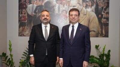 DEMOKRAT GÜNDEM-CHP İzmir İl Başkanı Şenol Aslanoğlu, il yönetimiyle birlikte