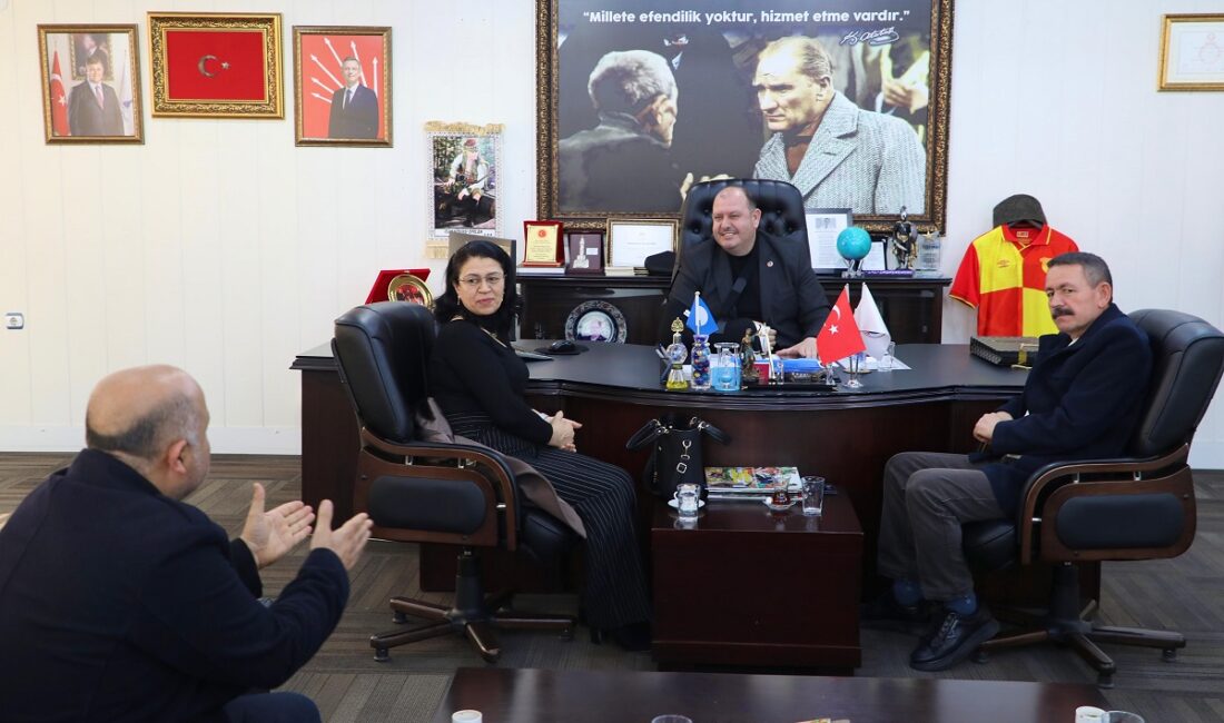 Alevi Kültür Derneği’nden Başkan Çiçek’e teşekkür Geçtiğimiz hafta Menderes Alevi Kültür Derneği tarafından düzenlenen birlik ve