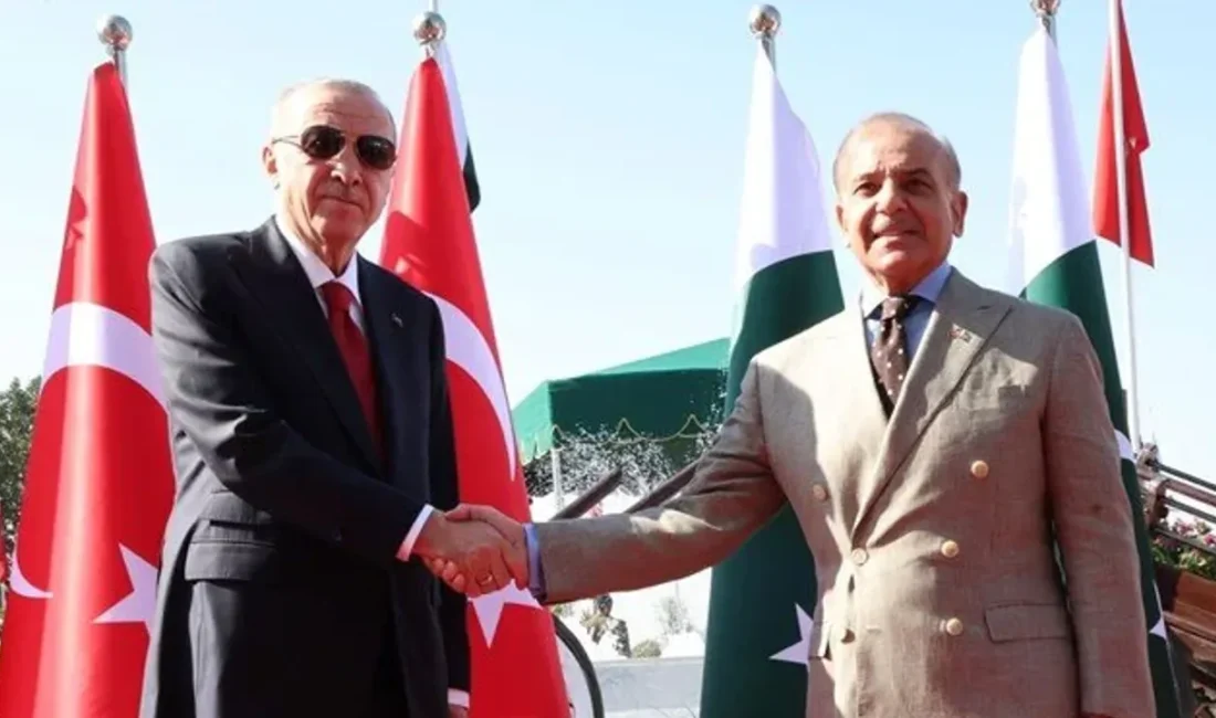 Cumhurbaşkanı Recep Tayyip Erdoğan, resmi temaslarda bulunmak üzere Pakistan’a gitti.