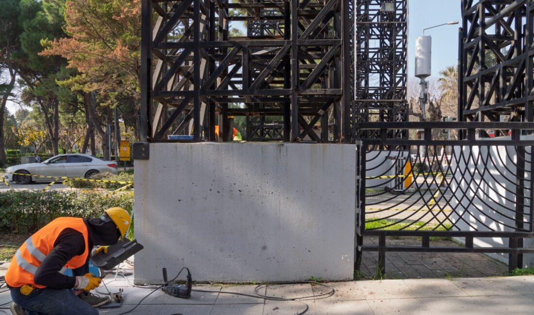 İzmir Büyükşehir Belediyesi Kültürpark 26 Ağustos Kapısı’nda güçlendirme çalışmalarına başladı.