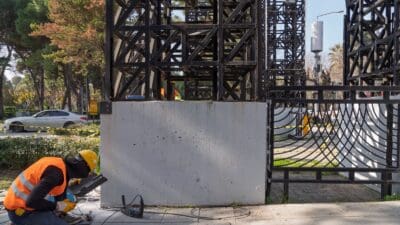 İzmir Büyükşehir Belediyesi Kültürpark 26 Ağustos Kapısı’nda güçlendirme çalışmalarına başladı.