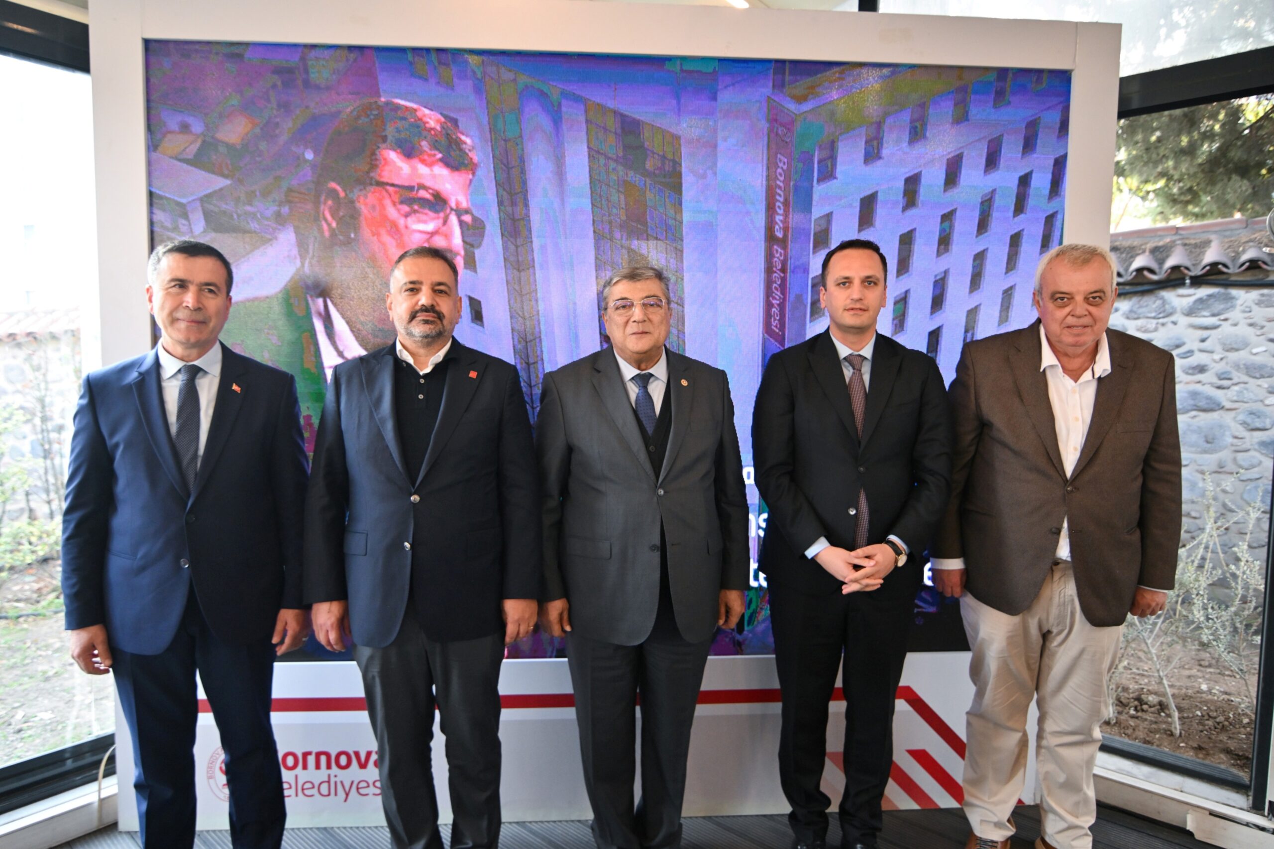 Bornova Belediyesi’nin yeni hizmet binasına, ilçede iz bırakan eski Belediye