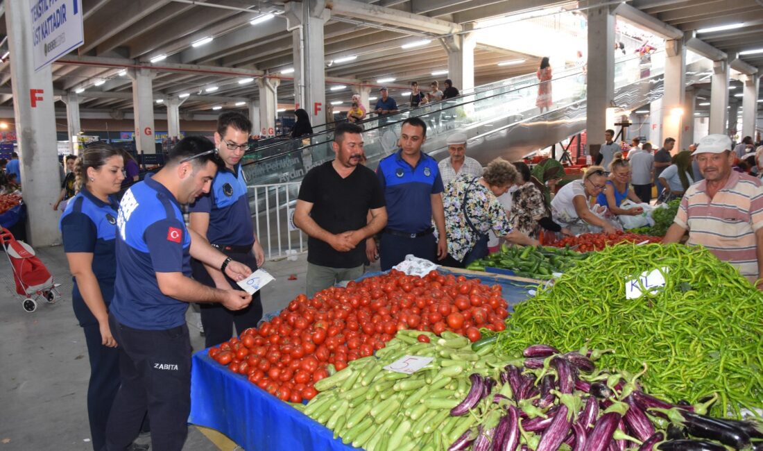 Menemen'de pazar yerleri hem gıda güvenliği hem de hijyende vatandaşa