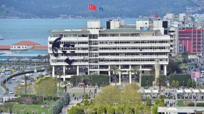 İzmir Büyükşehir Belediyesi’nin ev sahipliğinde düzenlenen üç günlük Engellilik Çalıştayı,