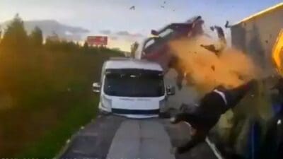 İzmir’in Menderes ilçesinde meydana gelen trafik kazasında, lastiği patladığı için