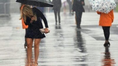 Meteoroloji Genel Müdürlüğü'nün tahminlerine göre, yeni haftayla birlikte İzmir'de sıcaklık