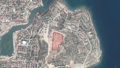 TOKİ, İzmir’in 5 ilçesinde bulunan 28 taşınmazı satışa çıkarıyor. Çeşme’deki