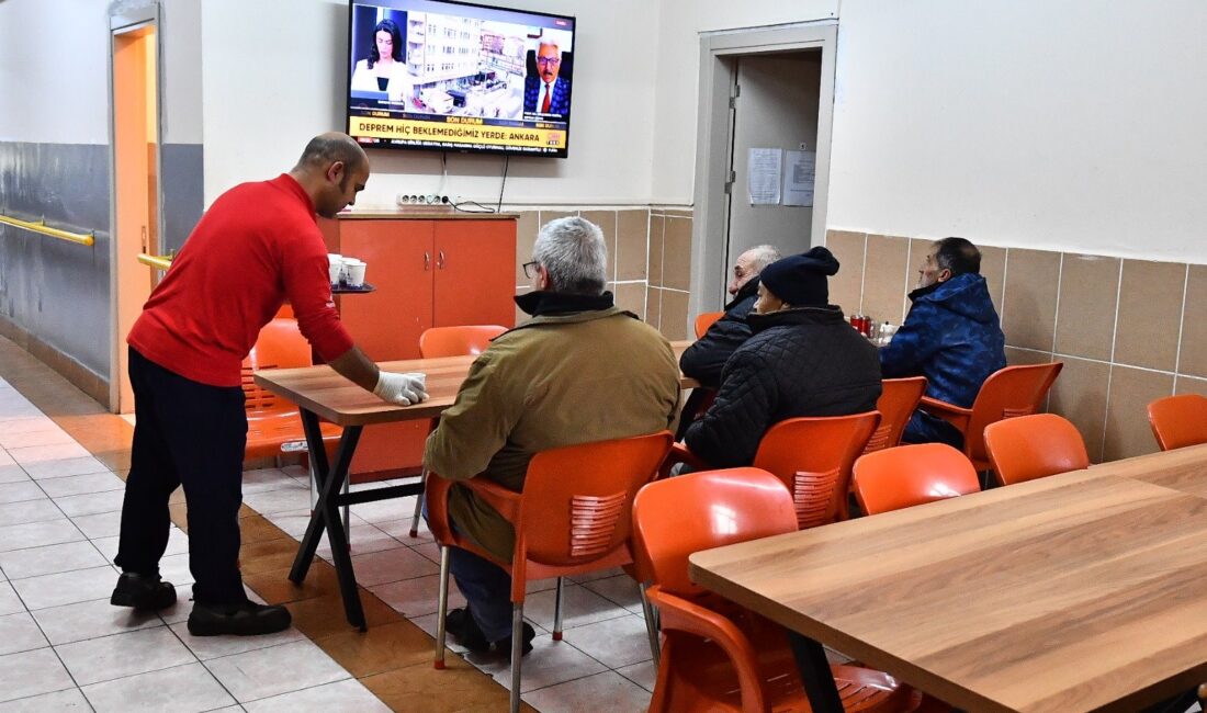Müyesser Turfan Konuk Evi evsizlere çatı oluyor İzmir Büyükşehir Belediyesi soğuk kış günlerinde barınma olanağı bulunmayan yurttaşlara