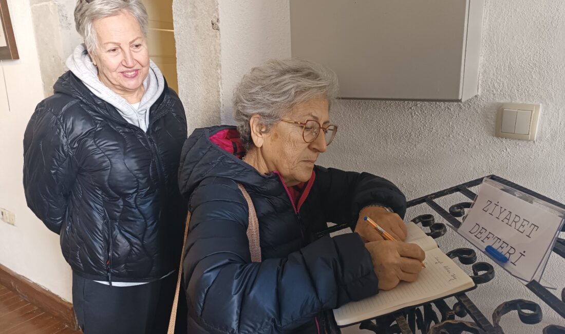 Bornova Belediyesi’nin sanat hayatına kazandırdığı Galeri Hamam Sanat, sanatseverleri Türk