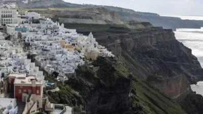 Yunanistan’ın ünlü turizm merkezi Santorini ve çevresinde volkanik hareketlilik tespit