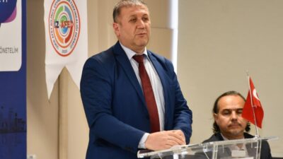 Yaklaşık 35 yıldır İzmir’de yaşıyor ve kentimizin değişim sücrecine tanıklık