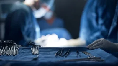 Özel bir hastanede, kalp krizi geçiren hasta ile ameliyat sırasında