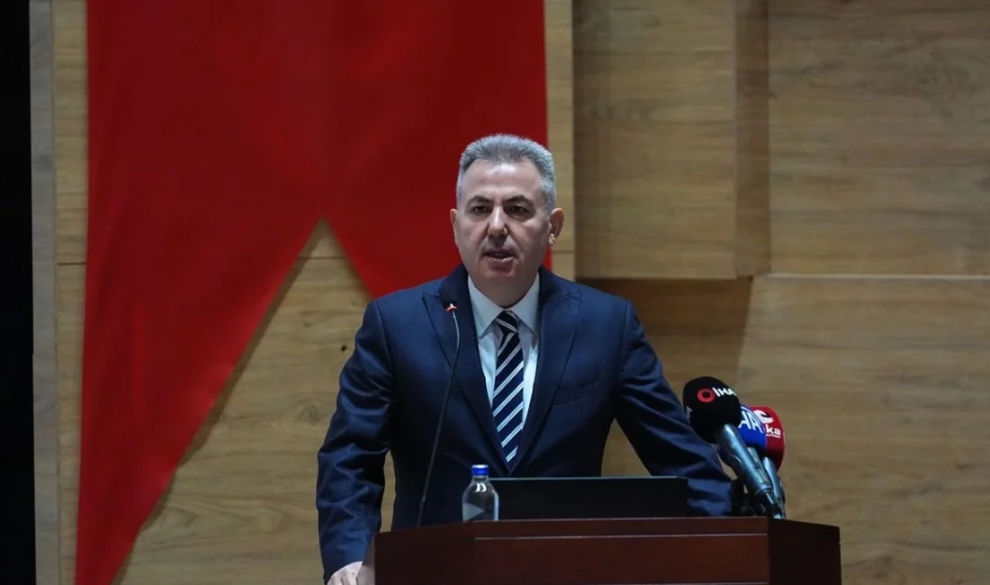 Kahramanmaraş merkezli depremlerde hayatını kaybedenler İzmir'de anıldı. Vali Süleyman Elban,