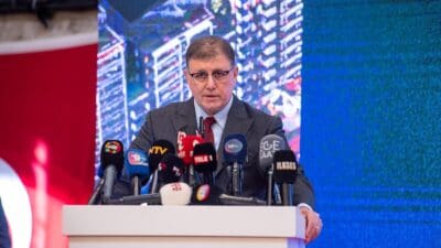 İzmir Büyükşehir Belediyesi, konut krizine çözüm amacıyla Menemen'de 3.100 konutluk