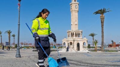 Kadın istihdamını destekleyen İzmir Büyükşehir Belediyesi, bu alanda önemli adımlar