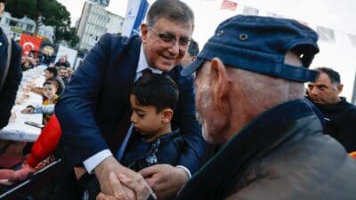 İzmir Büyükşehir Belediye Başkanı Dr. Cemil Tugay, İzmir Büyükşehir Belediyesi