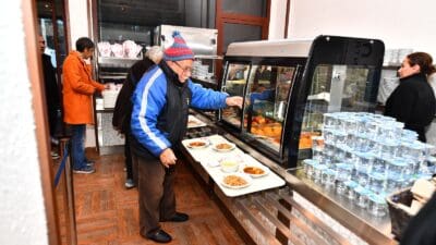 İzmir Büyükşehir Belediyesi ramazan ayında iftar dayanışmasını büyütüyor. Kent Lokantalarındaki